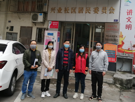 3月20日，市創(chuàng)文辦到興業(yè)社區(qū)調(diào)研，右二為李小紅。
