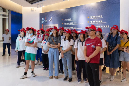 002 參觀鶴山工業(yè)城中歐創(chuàng)新中心、南國書香節(jié)共和分會場.jpg
