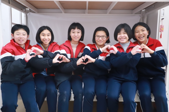 已處理22  新學(xué)期，我們又見面了！比心（昆侖學(xué)校）.JPG
