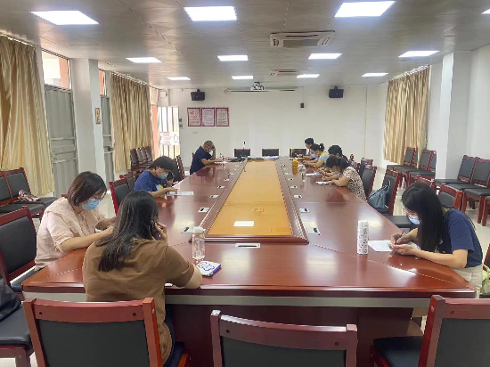 1： 9月8日—9日，沙坪一小的老師們集中沙坪一小峻廷灣校區(qū)，協(xié)助流調(diào)工作。.jpg