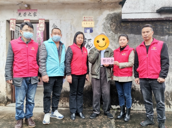 已處理1674092129217廣東省南粵交通江肇高速公司管理中心、江門平安通服務(wù)中心處到桃源鎮(zhèn)開展“黨建引領(lǐng)送關(guān)懷&middot;春日共建暖人心”活動(dòng)，為中勝村困難家庭送上慰問與關(guān)心.jpg