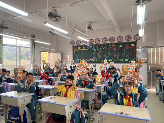 樓沖小學(xué)發(fā)新書啦！.jpg